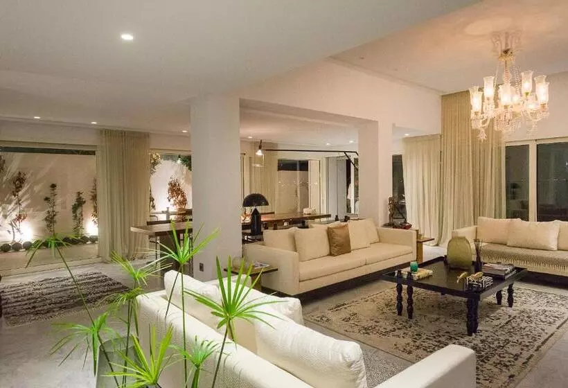 پانسیون Maison Dedine  Smallluxuryhotels  Adults Only