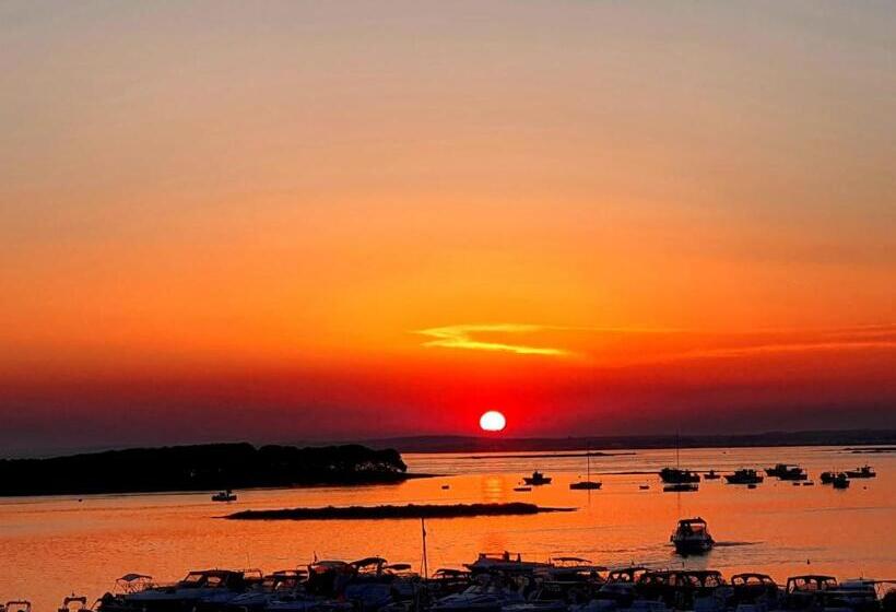 פנסיון Marebed Apartments & Rooms