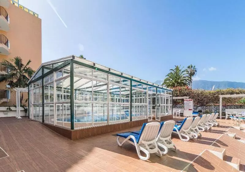 Apartamentos La Carabela