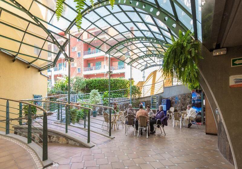 Apartamentos La Carabela