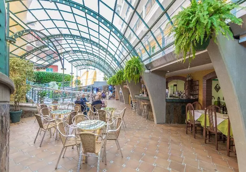 Apartamentos La Carabela