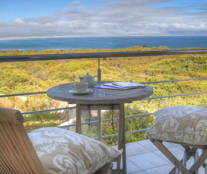 Отель Abalone Guest Lodge