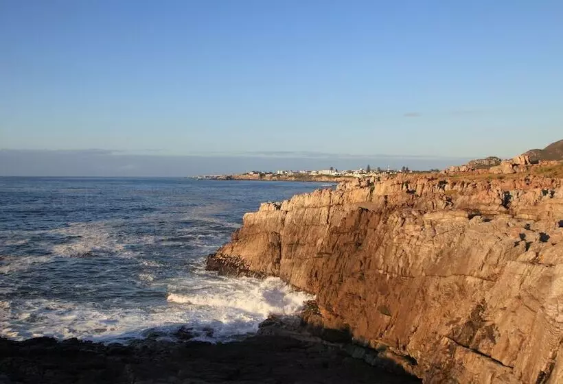 Отель Abalone Guest Lodge