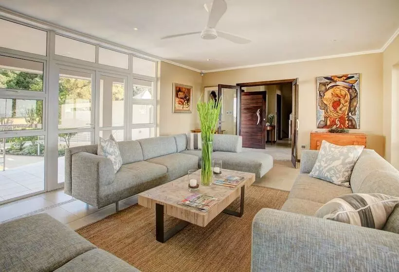 Отель Abalone Guest Lodge