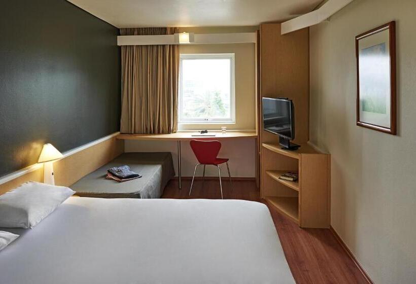 Otel Ibis Monterrey Valle