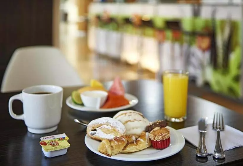 Отель Ibis Monterrey Valle