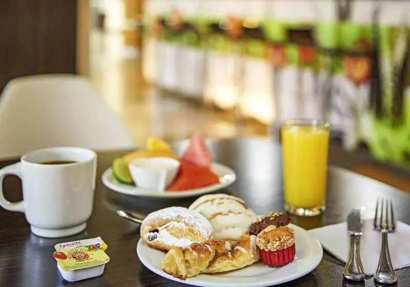 Отель Ibis Monterrey Valle