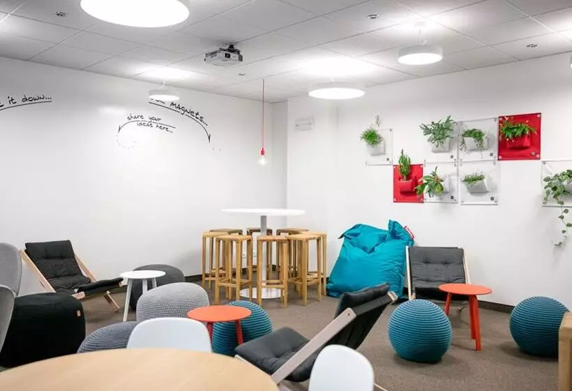 هتل Ibis Praha Wenceslas Square