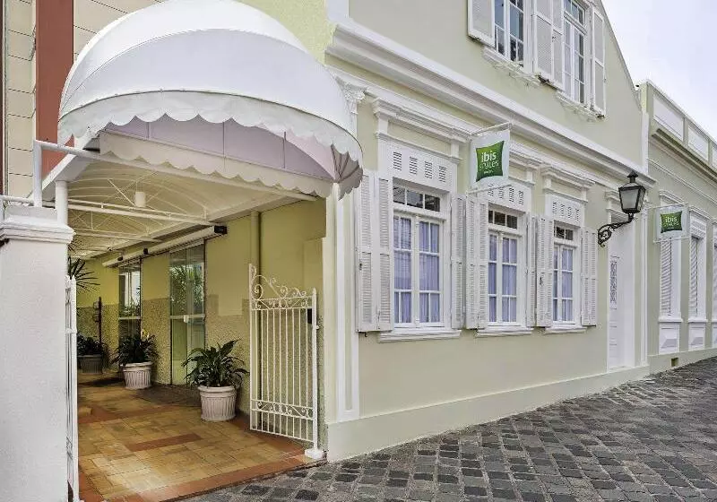 ホテル Ibis Styles Curitiba Centro Civico