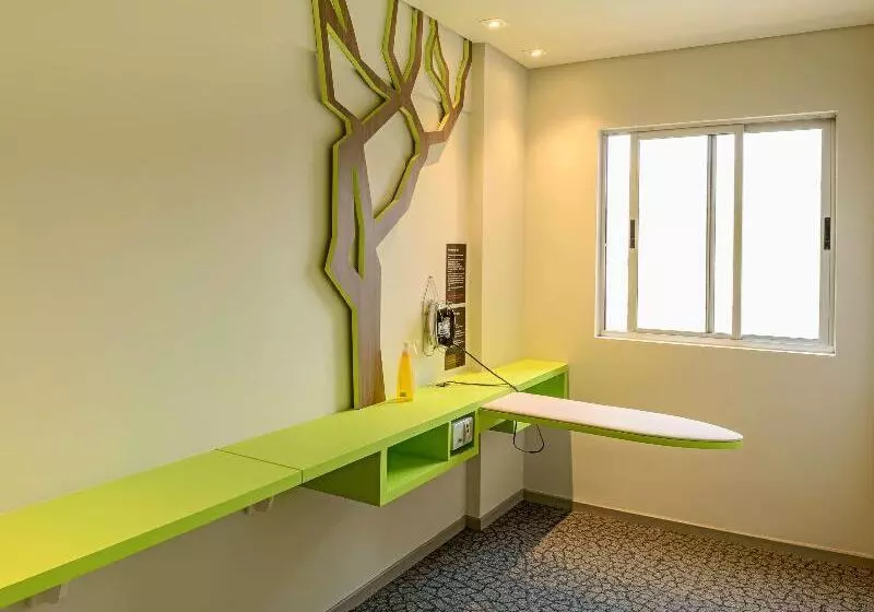 ホテル Ibis Styles Curitiba Centro Civico