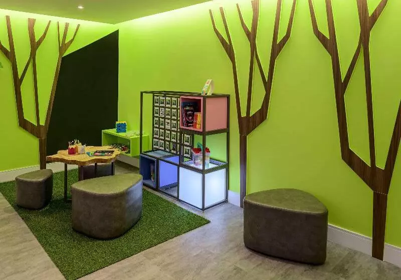 ホテル Ibis Styles Curitiba Centro Civico
