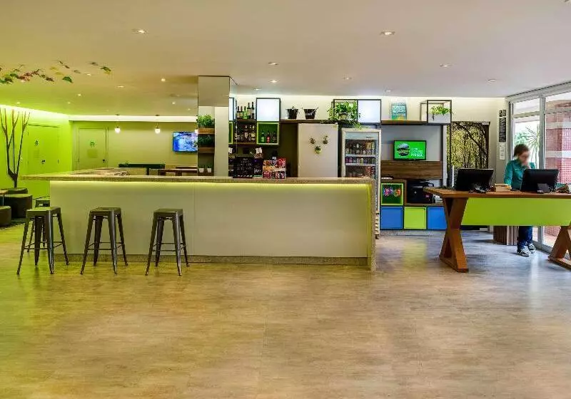 ホテル Ibis Styles Curitiba Centro Civico