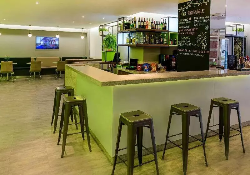 ホテル Ibis Styles Curitiba Centro Civico