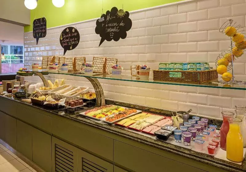 ホテル Ibis Styles Curitiba Centro Civico