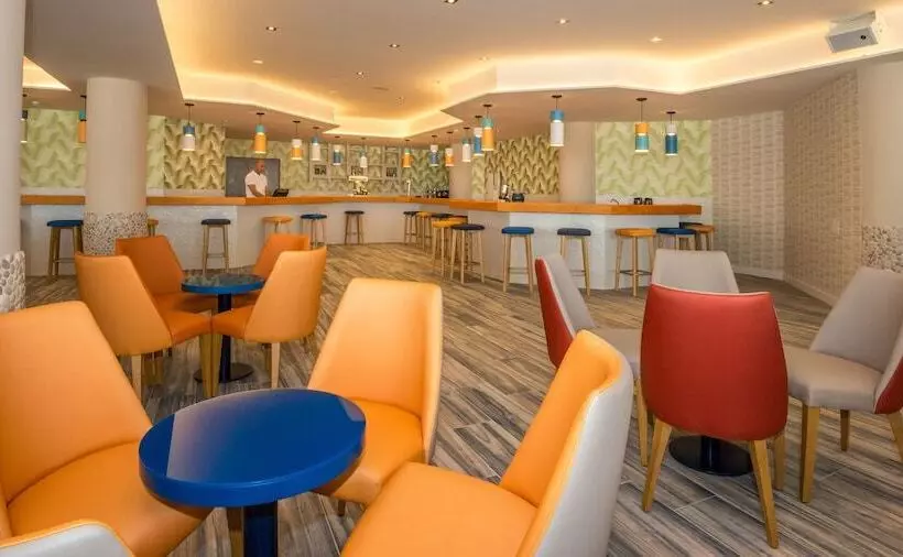 Hovima La Pinta Beachfront Family