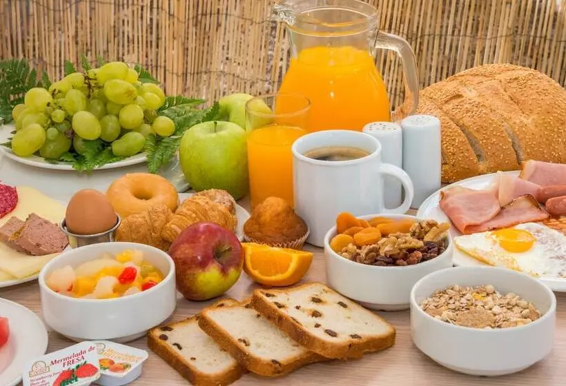 Hovima La Pinta Beachfront Family