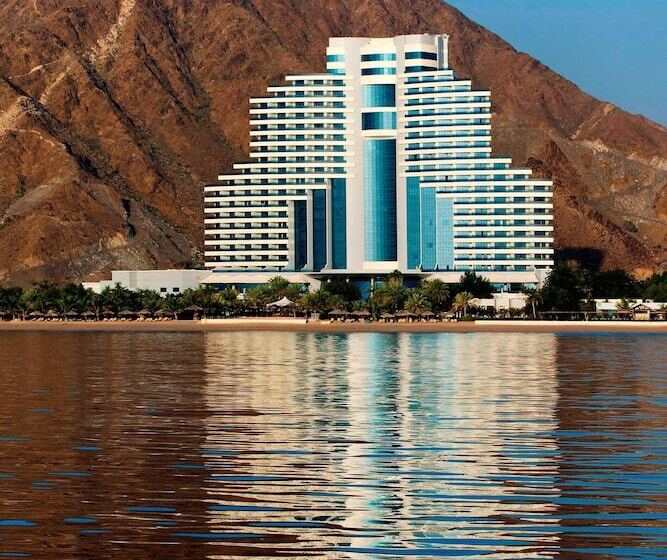 Le Méridien Al Aqah Beach Resort