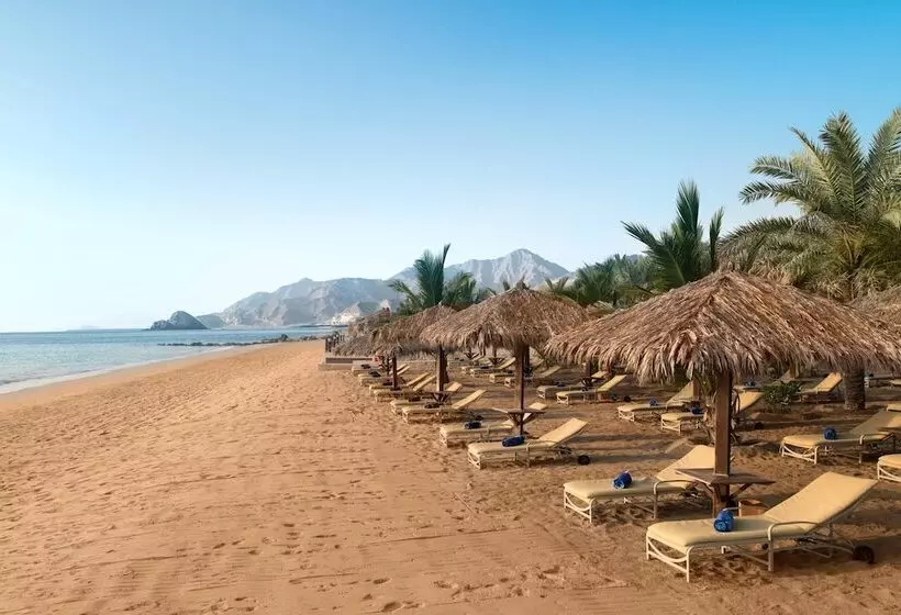 Le Méridien Al Aqah Beach Resort