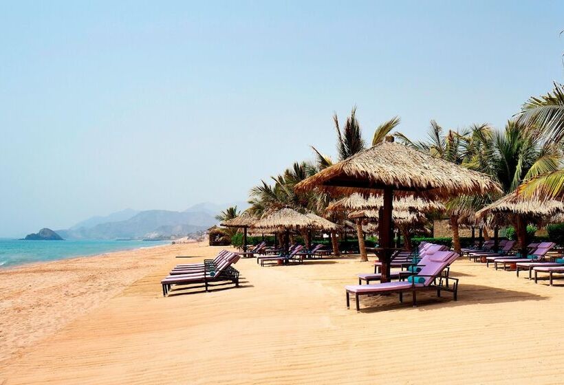 Le Méridien Al Aqah Beach Resort