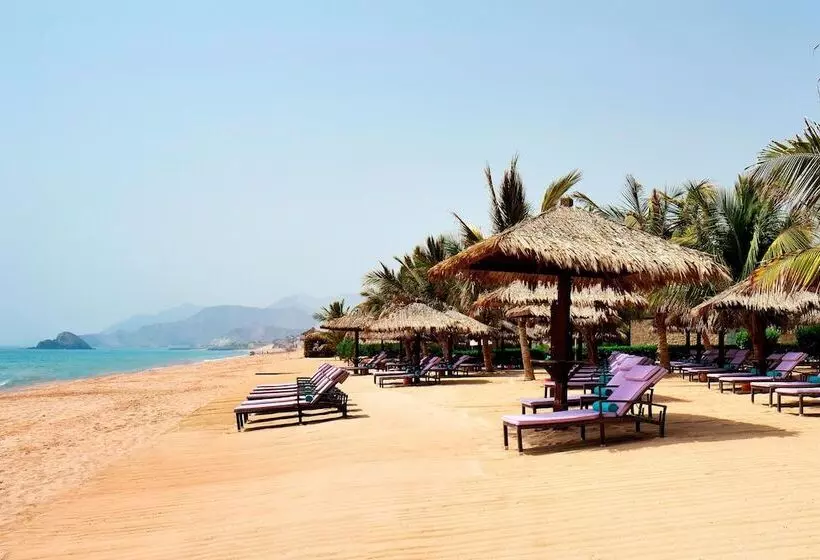 Le Méridien Al Aqah Beach Resort