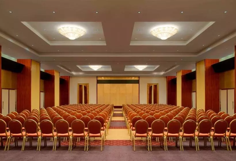 Le Méridien Al Aqah Beach Resort