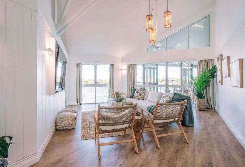 Novotel Sunshine Coast Resort