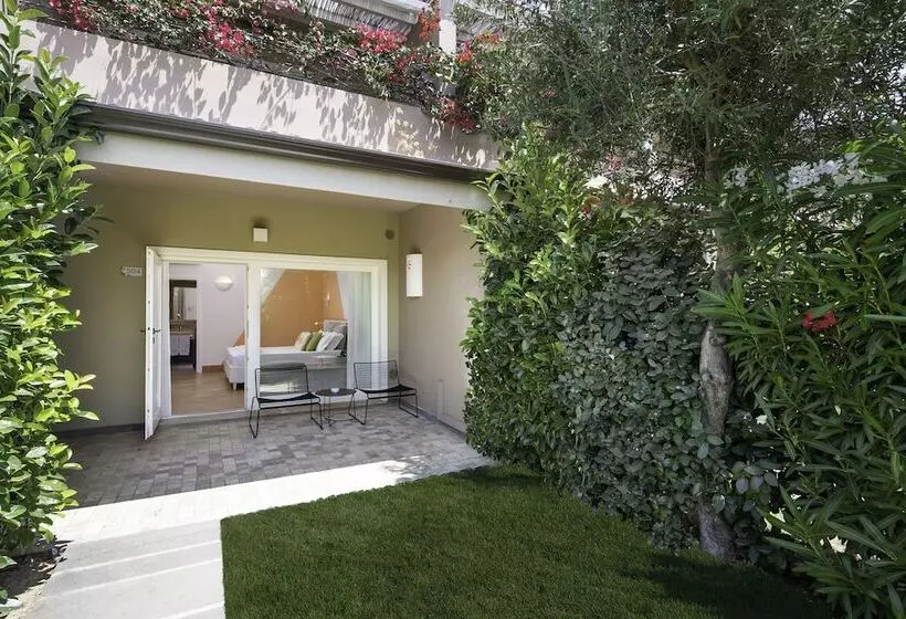 リゾートホテル Chia Laguna   Hotel Village