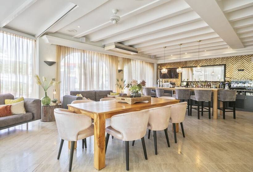 Van Der Valk Hotel Barcarola