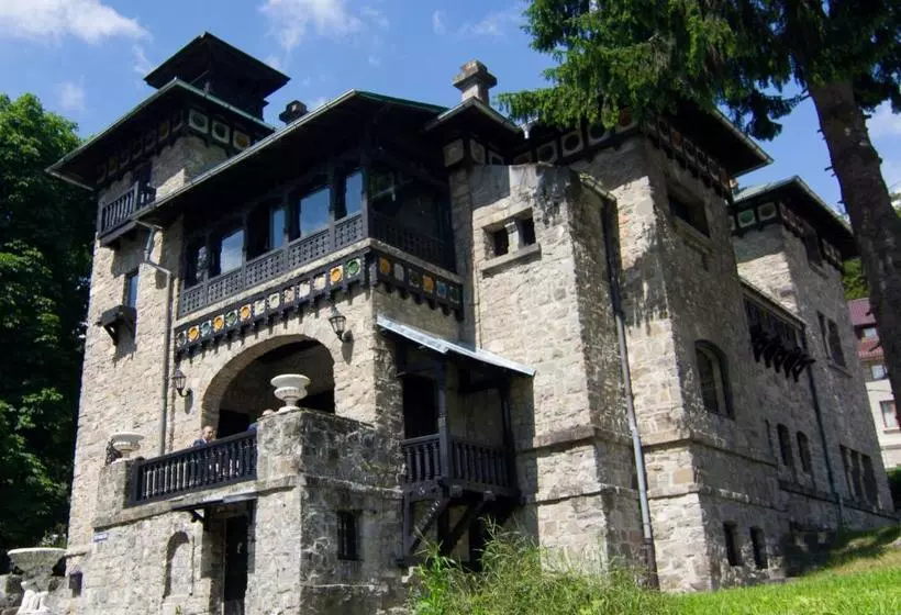 پانسیون Casa Cu Farfurii