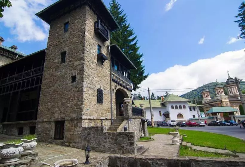 پانسیون Casa Cu Farfurii