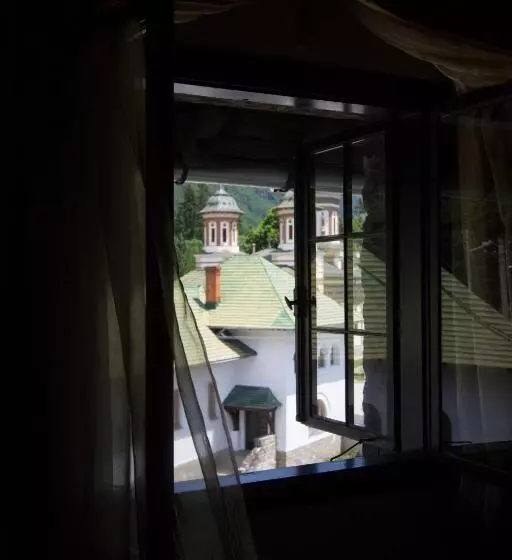 پانسیون Casa Cu Farfurii