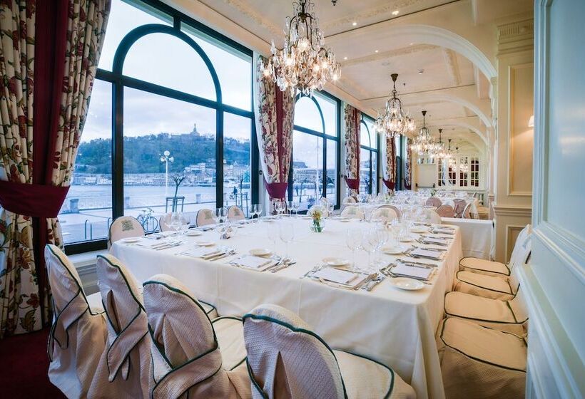 هتل De Londres Y De Inglaterra