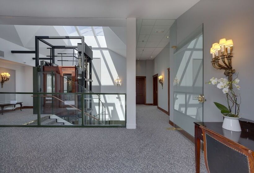 هتل De Londres Y De Inglaterra