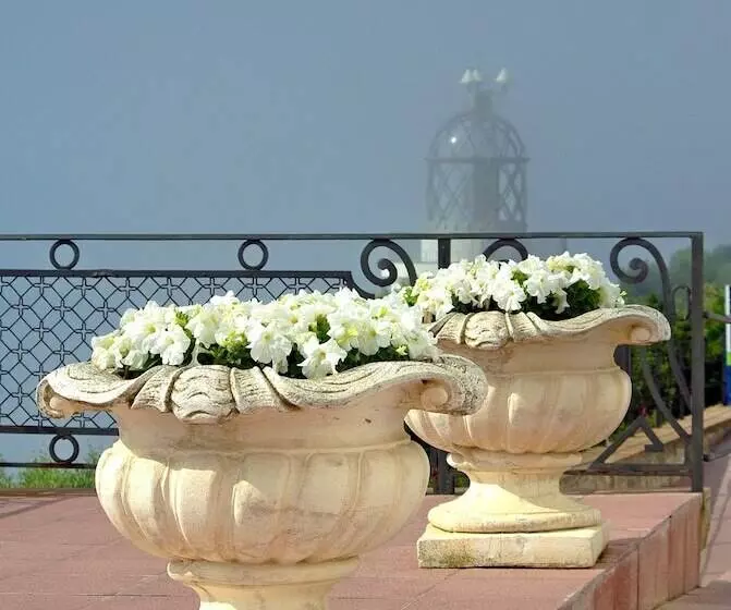 El Far Hotel Restaurant