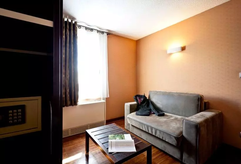 호텔 Kyriad Lyon Sud Saint Genis Laval