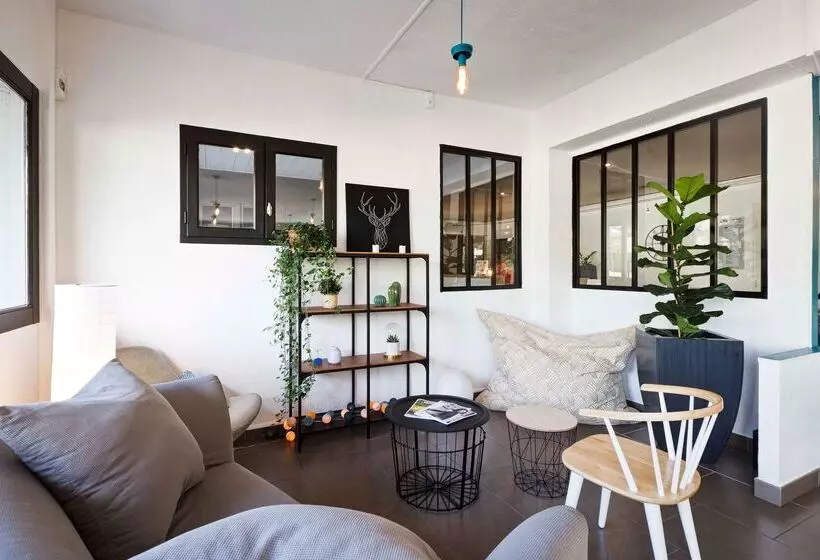 호텔 Kyriad Lyon Sud Saint Genis Laval