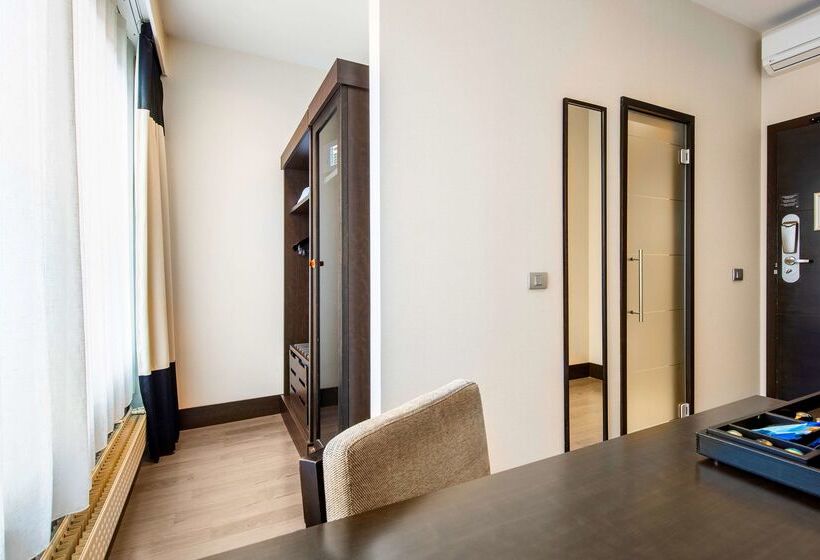 בית מלון כפרי NH Brussels Stéphanie