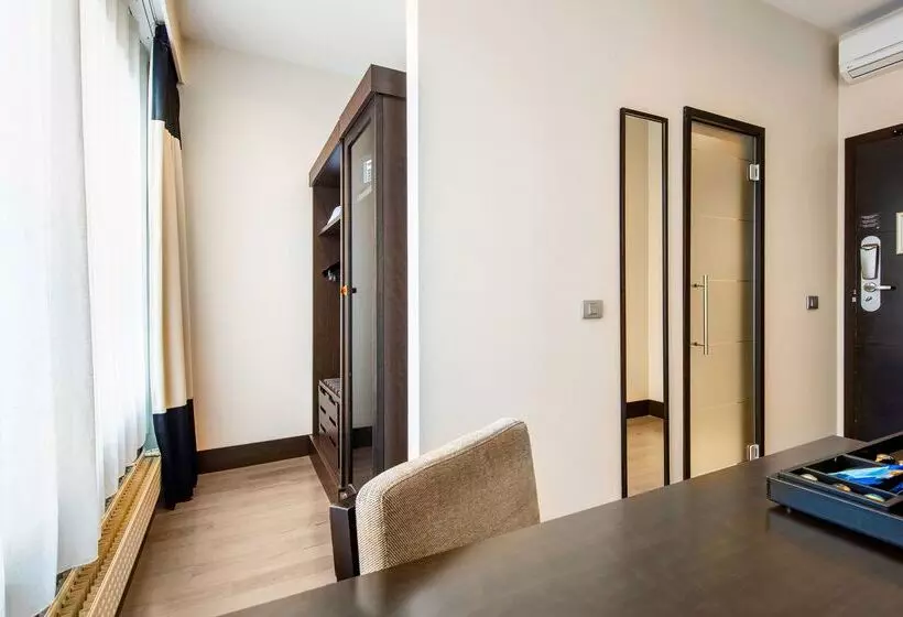 هتل NH Brussels Stéphanie