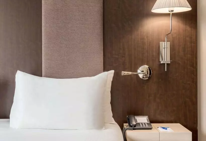 هتل NH Brussels Stéphanie