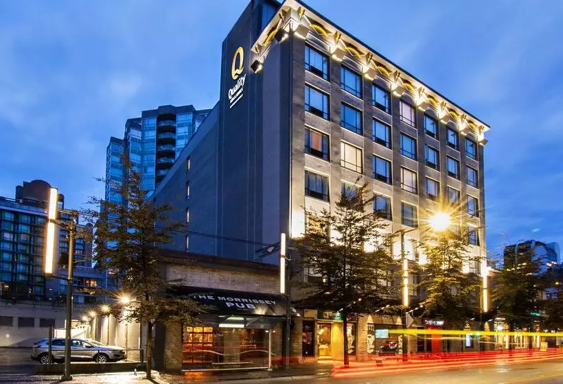 호텔 Quality Inn & Suites