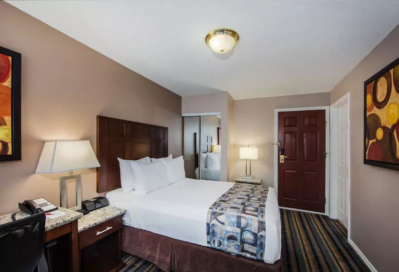 호텔 Quality Inn & Suites