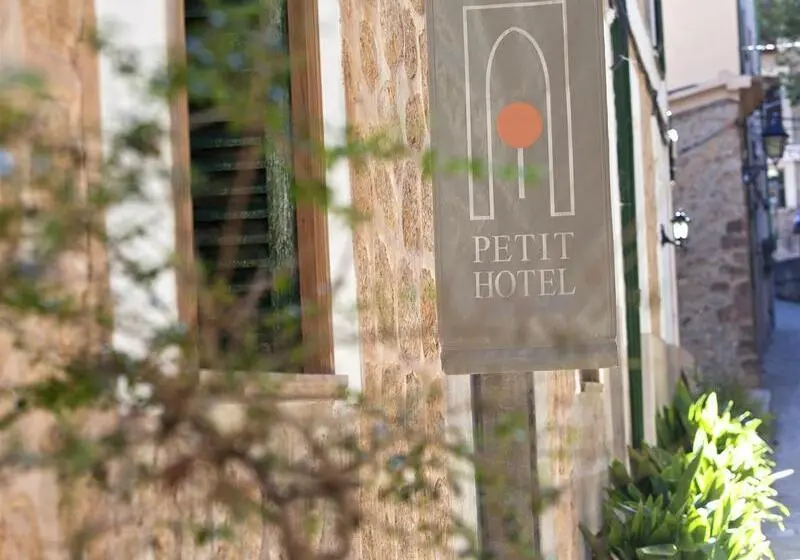 田舎風ホテル Fornalutx Petit Hotel   Bed & Breakfast