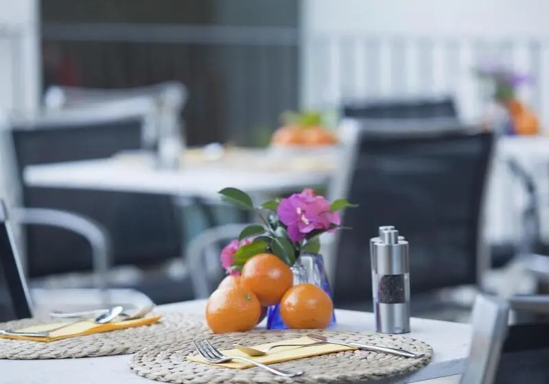 田舎風ホテル Fornalutx Petit Hotel   Bed & Breakfast