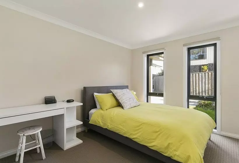 Summer Breeze  Free Wifi & Netflix Inlet Side Central Location