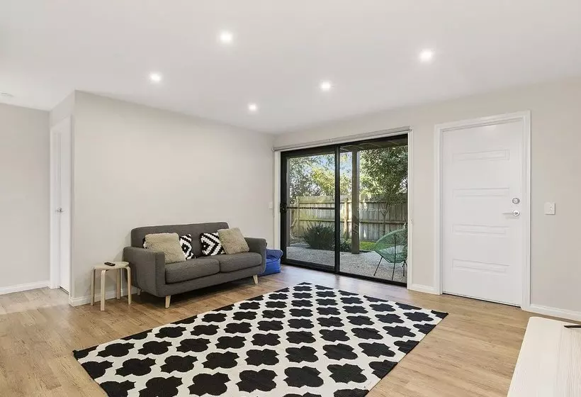 Summer Breeze  Free Wifi & Netflix Inlet Side Central Location