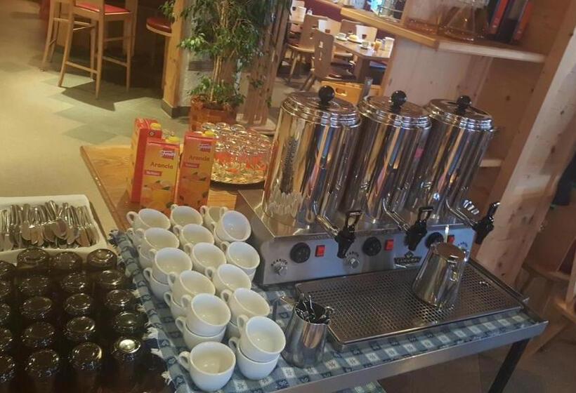 ユースホステル Panorama Restaurant Sterzingerhaus 1.930m