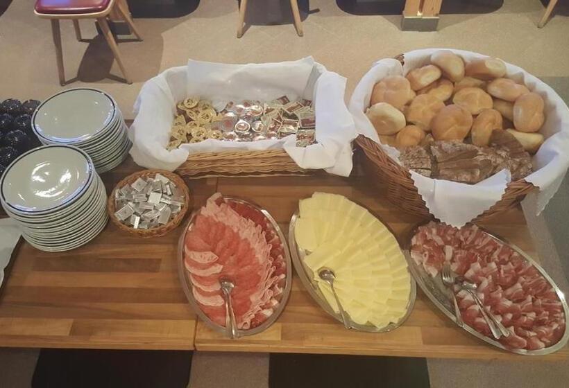 ユースホステル Panorama Restaurant Sterzingerhaus 1.930m