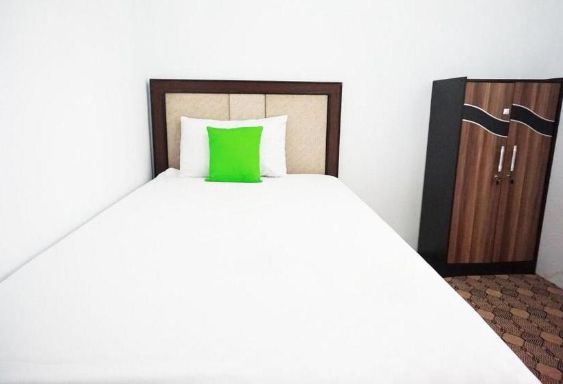 בית מלון כפרי Apartemen Sentra Timur By Central East Property