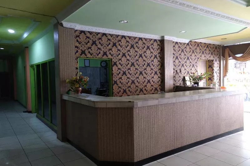 Reddoorz Syariah At Hotel Matahari 2