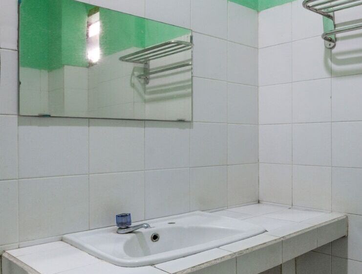 Reddoorz Syariah At Hotel Matahari 2